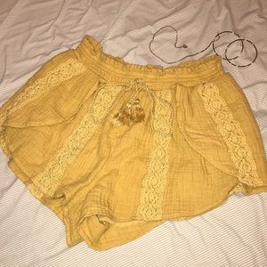 Mustard yellow American eagle shorts